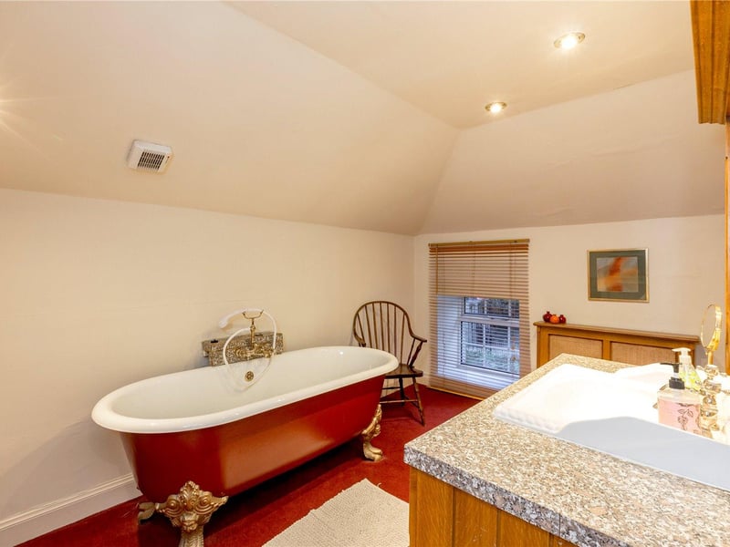 Old Coach House - bathroom.