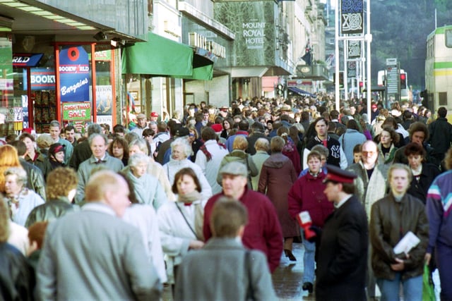 Princes Street crowds doing their Christmas shopping in Edinburgh, December 1992.