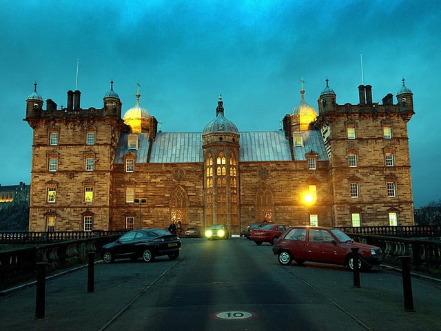Even though the location of Hogwarts has never been officially determined, many people believe that J.K. Rowling based the magical school on George Heriot's School in the city centre.