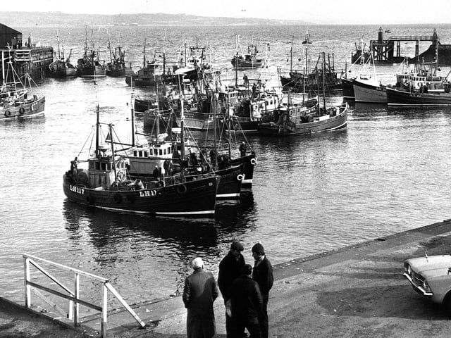 Seaman's blockade at Granton against the import of frozen fish from abroad, 31 March 1975.