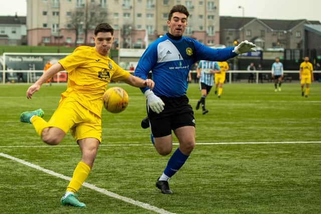 Blackburn United's Laurie Devine tried to get past Lothian Thistle Hutchison Vale goalkeeper Ruairidh Adams, who is on loan from Dundee United. Picture: Fiona McGinty