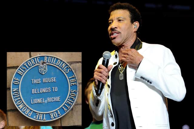 Lionel Richie on stage at Edinburgh Castle in 2015. Inset - the blue plaque.