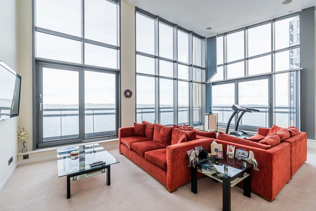 The open-plan lounge/kitchen/diner with gorgeous floor to ceiling windows, incredible triple-aspect outlook with incredible uninterrupted views over the Firth of Forth, Forth Bridges and Edinburgh skyline, L-shaped private balcony, and a modern and stylish kitchen.