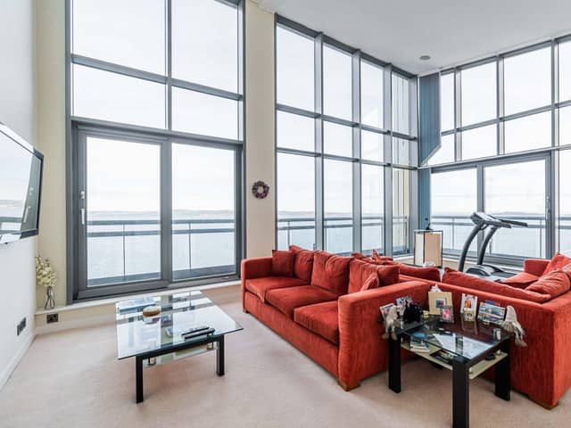 The open-plan lounge/kitchen/diner with gorgeous floor to ceiling windows, incredible triple-aspect outlook with incredible uninterrupted views over the Firth of Forth, Forth Bridges and Edinburgh skyline, L-shaped private balcony, and a modern and stylish kitchen.