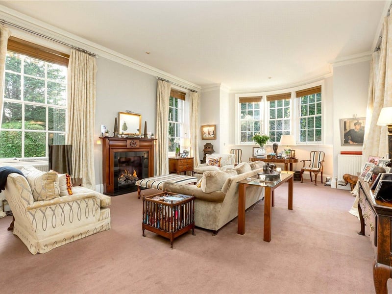 Sitting room.