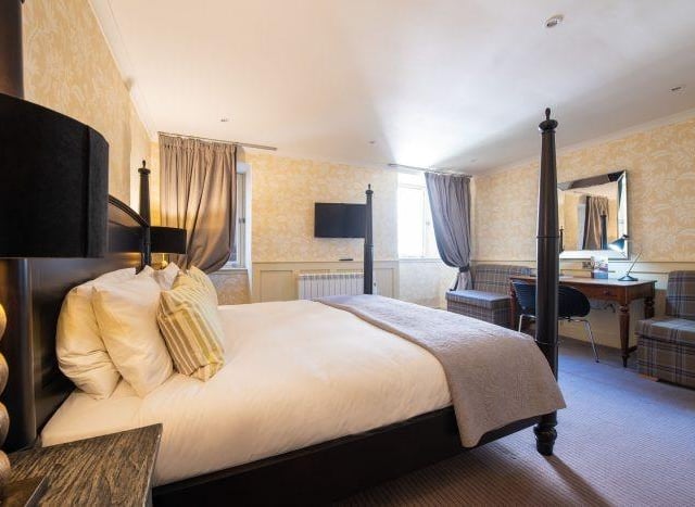 The Brooks Bed and Breakfast Hotel on Grove Street is an early 20th century Victorian townhouse. Built in 1840, the hotel is a listed building that was used to house workers during the industrial revolution. The Gothic stone building preserves many of its original features.