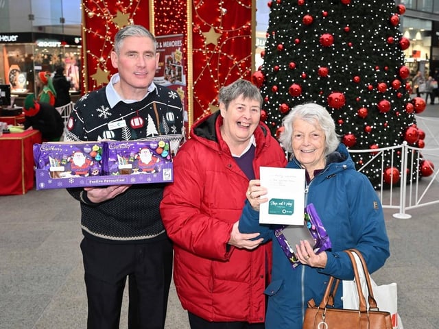 These shoppers were pictured at the Centre, Livingston last week picking up last minute Christmas gifts.