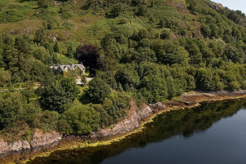 The property includes about 248 metres of foreshore to Loch Etive.
