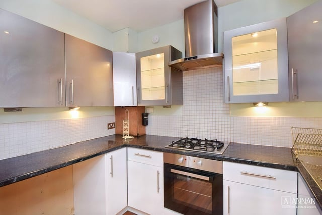 The fitted kitchen comes with ample floor space and wall mounted storage cupboards.