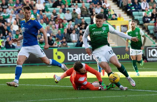 Kevin Nisbet is carrying an injury ahead of Hibs' match with Rangers.