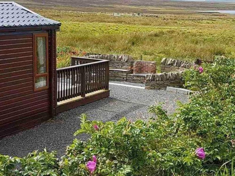 Orkney is another Northern Lights hotspot and offers plenty of unspoilt, pollution-free dark skies in which to hunt them. Located to the far north of the Mainland, next to the Loch of Swannay and a short drive from Skara Brae, the charming Rymmon Retreat has two bedrooms and a balcony perfect for amateur astronomers.