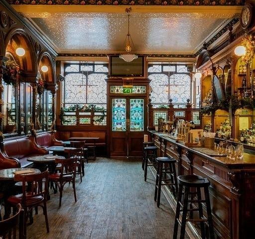 Located in Leven Street, Bennets Bar first opened to the public in 1906. However, there are records of a pub having stood on the site since 1839.