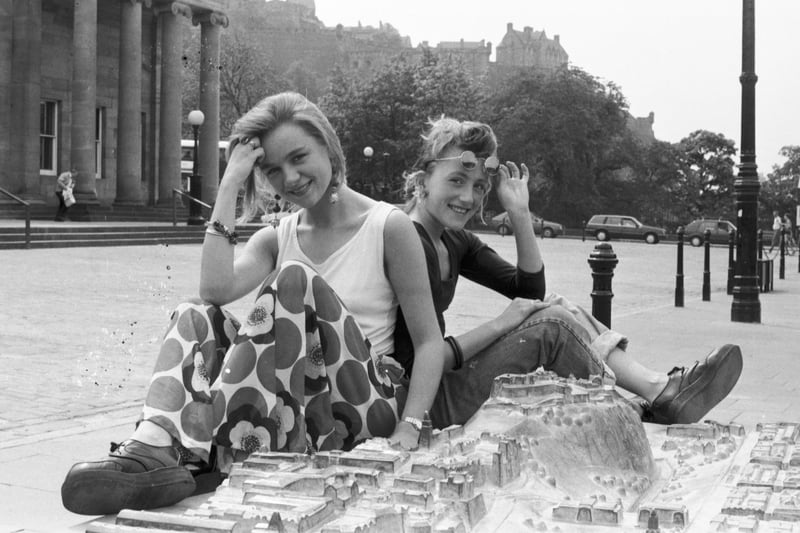 Jane Street and Carolyn Gembles dressed for the warm weather in Edinburgh in May 1989.