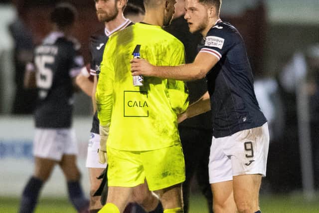 Jamie Gullan shakes hands with Linlithgow's Cammy Binnie at full time. Picture: Mark Scates / SNS