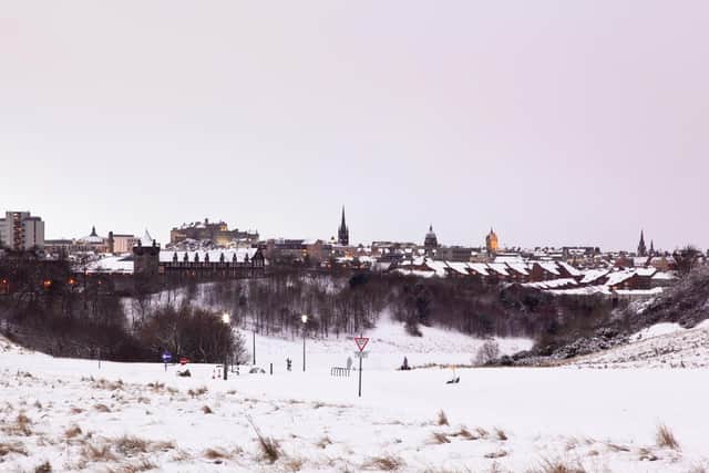 The Met Office predicts a light snowfall in Edinburgh on Monday. Photo: yaohuier / Getty Images / Canva Pro.