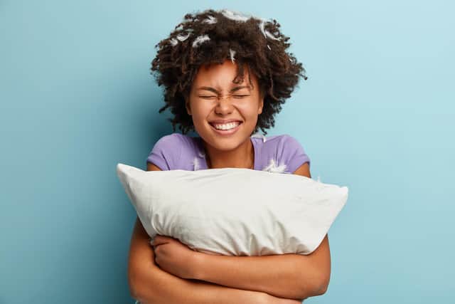 The type of pillow is just as important as the quantity, say experts (photo: Adobe)