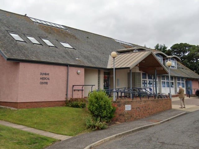There are 998 patients per GP at Whitesands Medical Practice. In total there are 4,991 patients and 5 GPs.