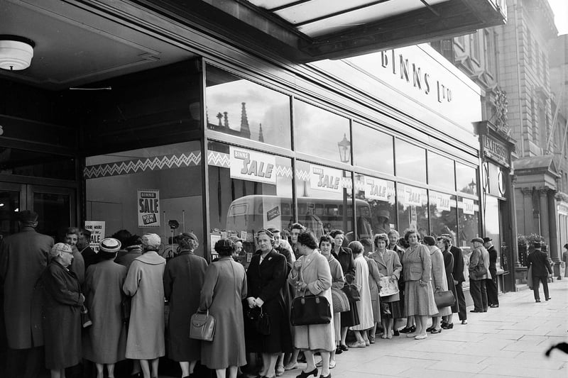 Binns department store Princes Street Edinburgh. Sale queue, 1950s.
