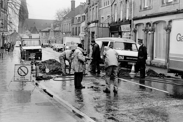 Gas leak in Selkirk High Street, January 1986.