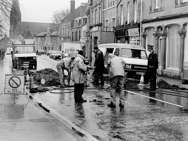 Gas leak in Selkirk High Street, January 1986.