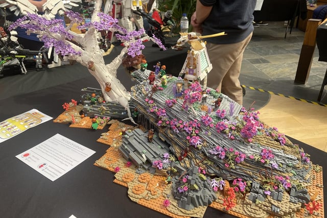 The Edge of Elvendale model stunned visitors at Edinbrick 2022. It was created by Mansur Soeleman, Tom Loftus and Isabel Louise.
