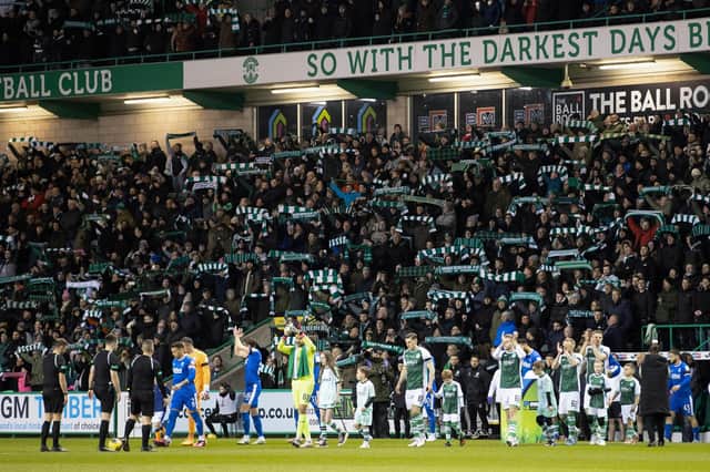 Hibs fans pay tribute to Ron Gordon as 'Sunshine on Leith' is sung ahead of kick-off