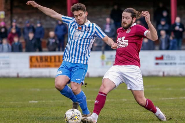 Nicky Reid battles for possession with Linlithgow's Willis Hare. The two title contenders will meet on the last day of the season. But Tranent currently lead the way