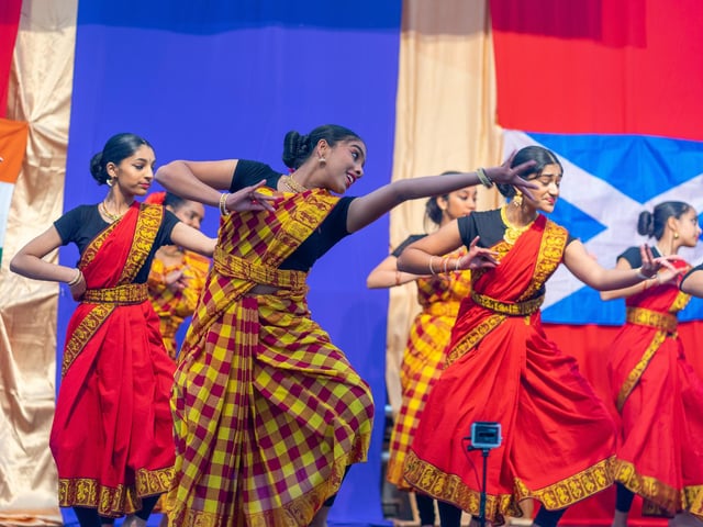 More than 125 artists ranging from amateurs to professionals took part in a five hour extravaganza.
