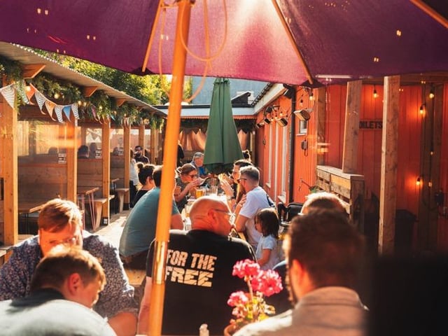 Bellfield Beer Garden & Tap Room consistently gets 5 star reviews thanks to the knowledgeable and super friendly staff all of whom are paid at least the Living Wage (Belfield is Living Wage Accredited) and are encouraged to participate in brew days and research and development of new beers..