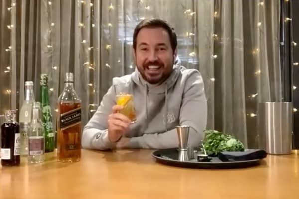 With the opening of Johnnie Walker Prices Street moving ever closer, Scottish actor, Martin Compston took a highball lesson from Johnnie Walker Brand Ambassador, Ali Reynolds.
