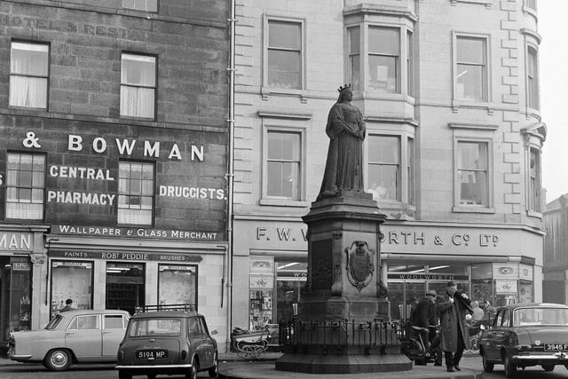 This 10 ft high bronze statue of Queen Victoria Statue standing tall at the Foot of Leith Walk in Edinburgh in 1964. The statue was erected in 1907.
