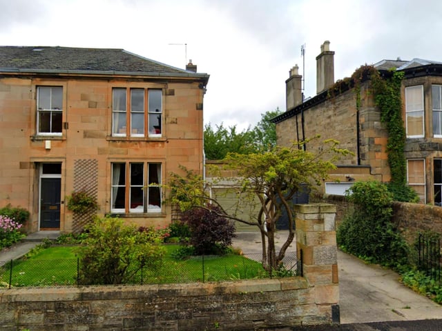 St Catherine's Place is a peaceful residential street in the Newington area, a few minutes' walk away from the Meadows. The average house price here is £1,293,000