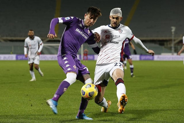 Leeds United will be willing to spend up to £22.3 million on Fiorentina midfielder Erick Pulgar. Sevilla are also interested in the Chilean international. (Calcio Mercato)

(Photo by Gabriele Maltinti/Getty Images)