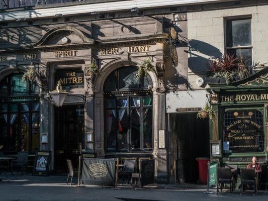 The Mitre is situated in High Street, in the heart of Edinburgh's Old Town. It is a traditional 19th Century pub serving up traditional pub grub and showing matches on its HD screens.
