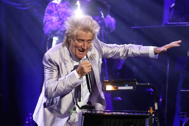 Sir Rod Stewart is to play a huge outdoor show at Edinburgh Castle this summer.