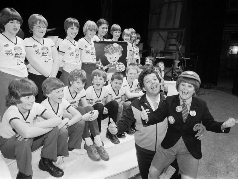 The Krankies (Janette Tough & Ian Tough) with a group of children at the King's Theatre in Edinburgh, May 1982.