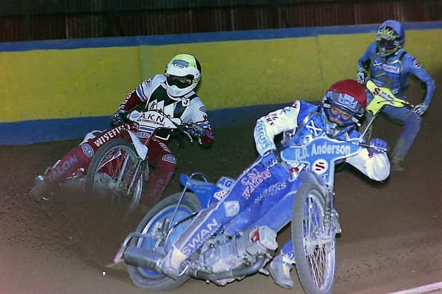 Peter Carr in action for the Monarchs against the now defunct Newcastle Diamonds in 2002. Picture: Jack Cupido.