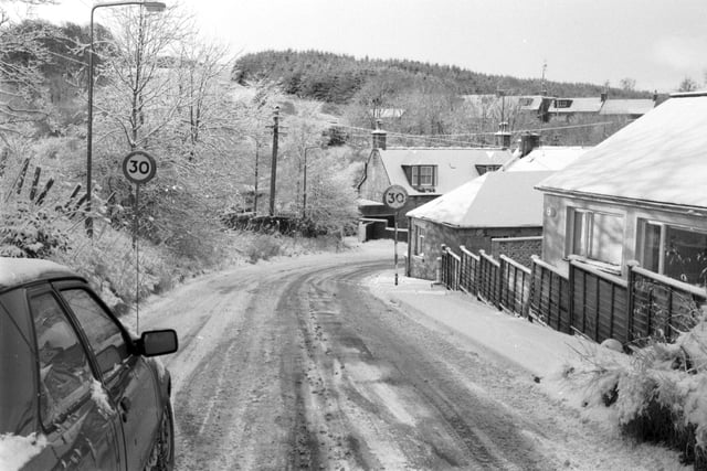 Snow and icy roads approaching Penicuik in Midlothian,  January 1987.