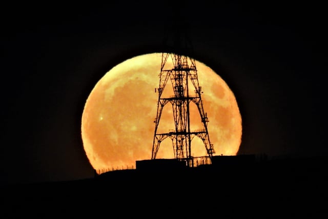 The  Super Moon over Blackcastle Hill, Dunbar - picture, Chas Penny, contributed