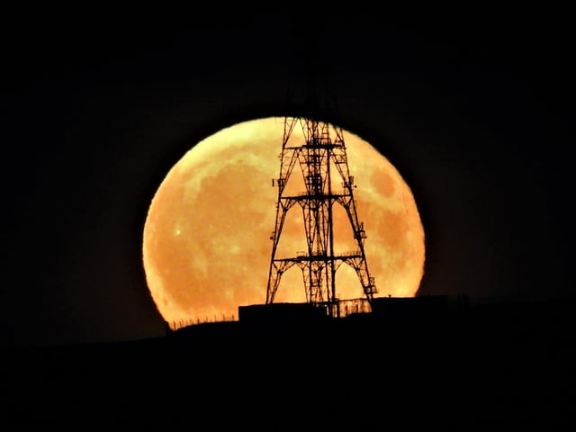 The Super Moon over Blackcastle Hill, Dunbar - picture, Chas Penny, contributed