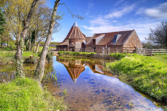 Preston Mill in East Lothian provided the backdrop for a number of scenes during the Jacobite Uprisings in Season 1 of Outlander.