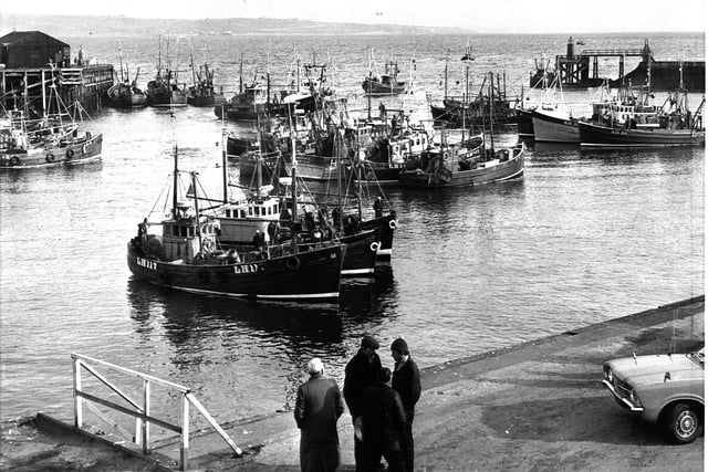 Seaman's blockade at Granton against the import of frozen fish from abroad, 31 March 1975.
