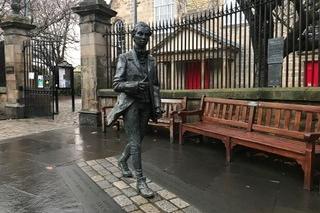 Robert Fergusson was an 18th century poet, with his works inspiring fellow writer Robert Burns. Famous for writing Auld Reekie, Fergusson died aged 24 after falling down a set of stairs in 1774. His statue was erected outside his resting place at Canongate Kirk in 2004.