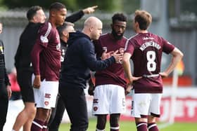 Hearts head coach Steven Naismith speaks with Calem Nieuwenhof and Beni Baningime at St Mirren. Pic: SNS