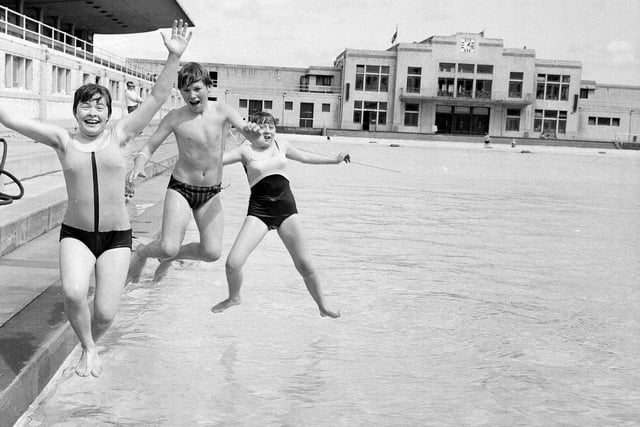 Children enjoying Portobello Outdoor Swimming Pool in 1965.