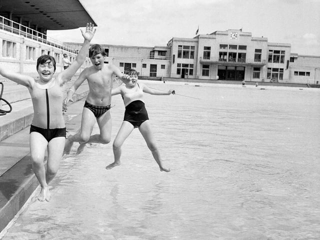 Children enjoying Portobello Outdoor Swimming Pool in 1965.