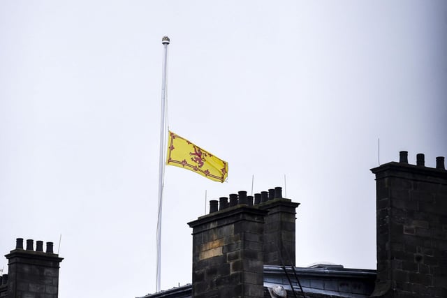 The Royal Banner of Scotland above the Palace of Holyroodhouse in Edinburgh was flown at half-mast, to mark the beginning of the official mourning period. It will stay this way until the day after the Queen’s state funeral as a sign of respect.