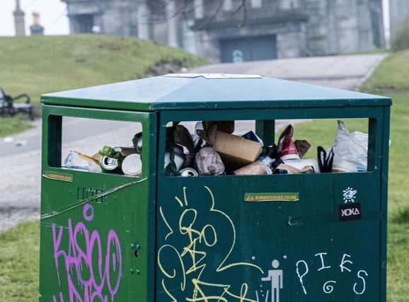 Waste bin overflowing with litter on Calton Hill in Edinburgh





Rubbish up Calton Hill,