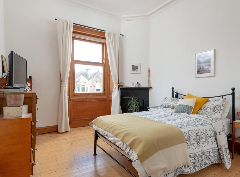 The large double bedroom, with ample space for freestanding furniture.