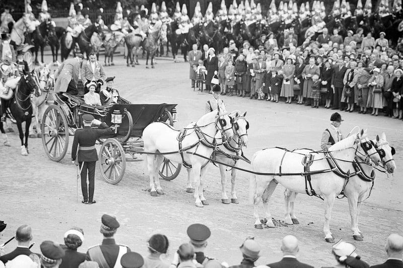 The Queen and Duke arrive at Castle for Key Ceremony